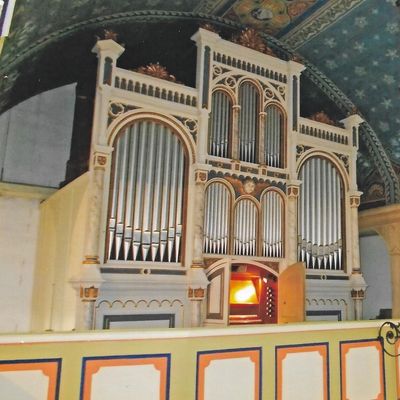 Die 1879 gebaute Orgel wurde Ende der 1990er Jahre saniert.