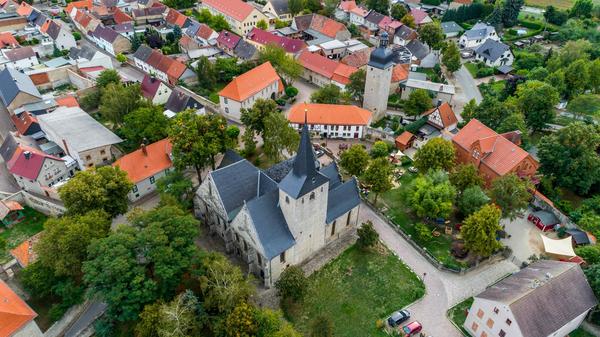 St.-Martini-Kirche in Kroppenstedt - Luftaufnahme des historischen Stadtkerns