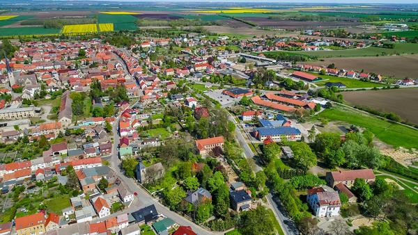 Luftbild der Stadt Gr&ouml;ningen mit B&ouml;rde-Campus | Westliche B&ouml;rde Sachsen-Anhalt