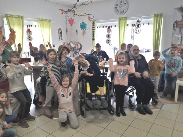 Karneval mit der Kita Gröningen im Seniorenzentrum "Am Zuckerpark" Gröningen