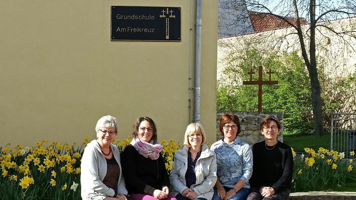 Mitarbeiterfoto der Grundschule "Am Freikreuz" in Kroppenstedt im Frühjahr 2020
