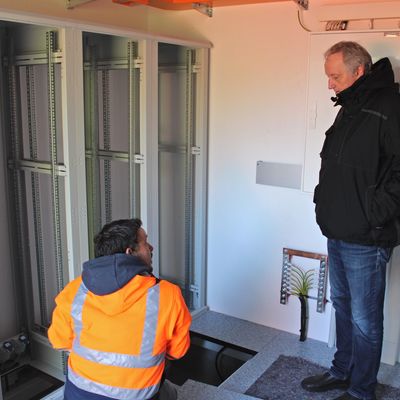 Innenleben der POP-Station für den Glasfaserausbau für schnelles DSL
