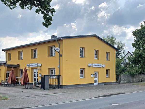 Gaststätte in Kroppenstedt (Landkreis Börde) an der B81 von Magdeburg nach Halberstadt (Harz)