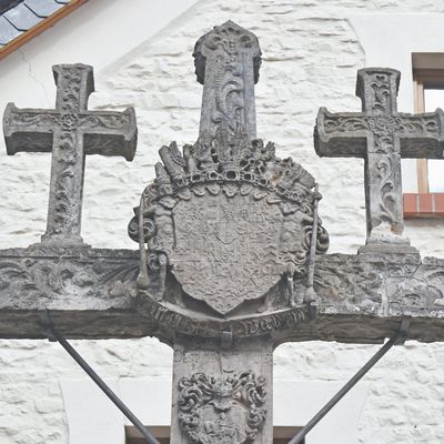 Der obere Teil des Kroppenstedter Freikreuzes, auf dessen Seitenarmen sich unter anderem zwei kleine Kreuze befinden