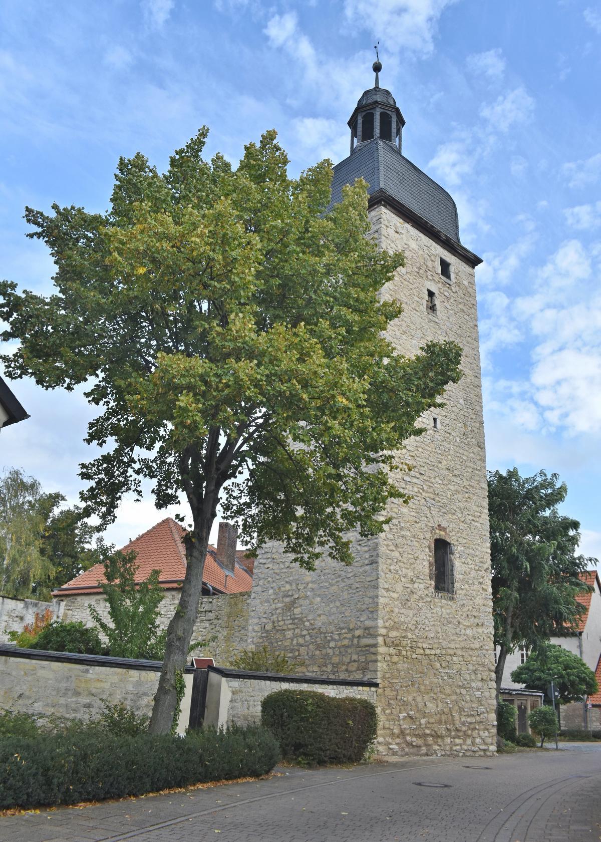 Der etwa 20 Meter hohe Eulenturm gehörte einst zur Kroppenstedter Stadtmauer und ist heute eines der Wahrzeichen der Stadt