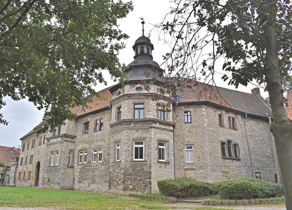 In der ersten Hälfte des 16. Jahrhunderts ist das Renaissance-Schloss auf dem Krottorfer Burggelände gebaut worden