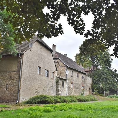 Blick aus dem Schlosspark auf die Rückseiten der Schloss-Nebengebäude