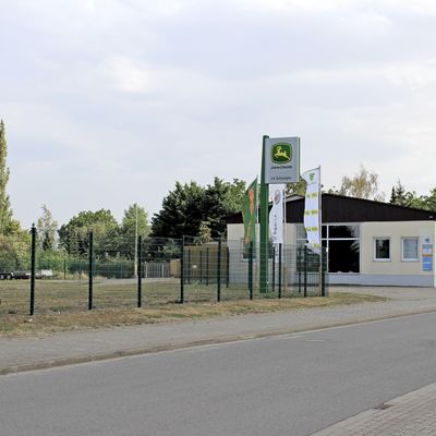 Firmengeb&auml;ude der Landmaschinenvertrieb Gr&ouml;ningen (LVG) GmbH im Gewerbegebiet Ost