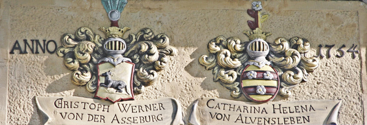1753 wurde Christoph Werner von Asseburg der Besitzer, der laut dieser Wappen ein Jahr später mit Catharina Helena von Alvensleben verbunden war.