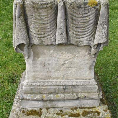 Ein weiterer einstiger Grabstein.