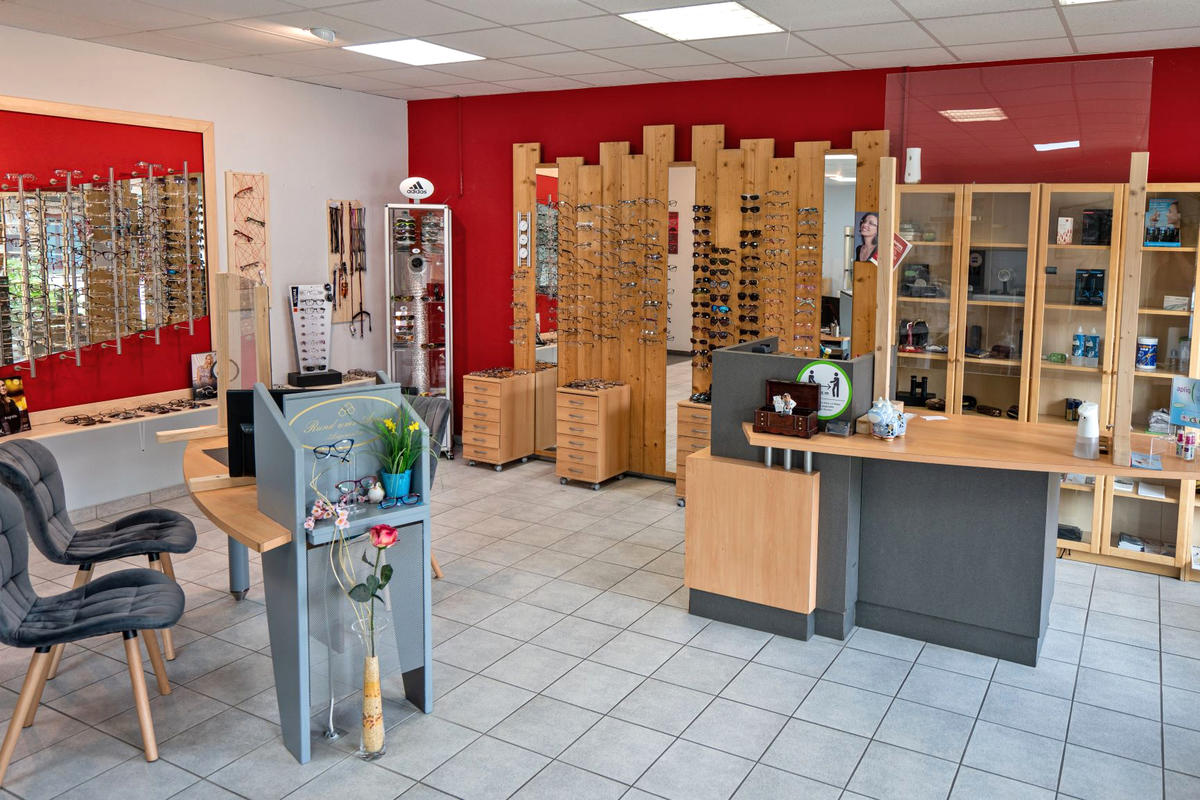 Beratung und Verkauf von Brillen, Sonnbrillen, Kontaktlinsen etc. in Gröningen - Augenoptik