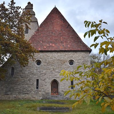 Die westliche Seite der 1914 eingeweihten evangelischen Kirche Neuwegersleben.