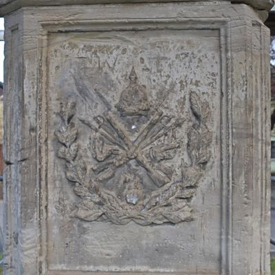 Dieses Wappen ziert den Sockel der Grninger Germania auf der Sdseite.