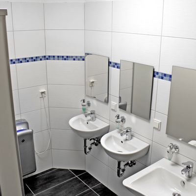 neue WC-Anlagen fr den Hort Ausleben