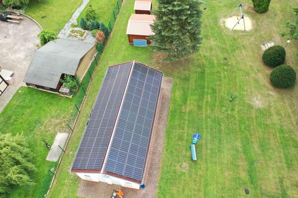 installierte PV-Anlage auf dem Sozialtrakt Freibad Großalsleben 