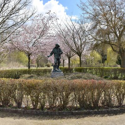 Der S&auml;mann ist seit mehr als 100 Jahren das Wahrzeichen des Oschersleber Wiesenparks.