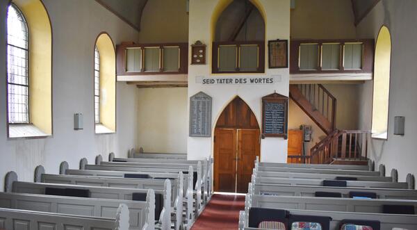 Blick vom Altar in die Dalldorfer Kirche.