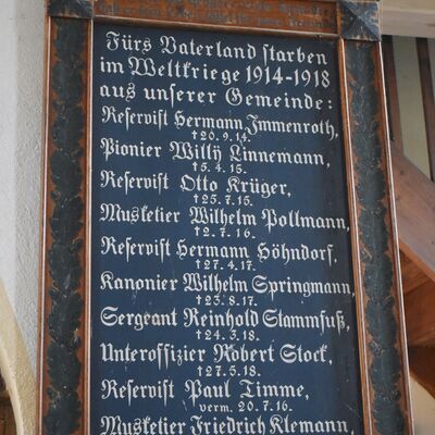 Diese Tafel erinnert in der Dalldorfer Kirche an die Gefallenen und Vermissten des ersten Weltkriegs.