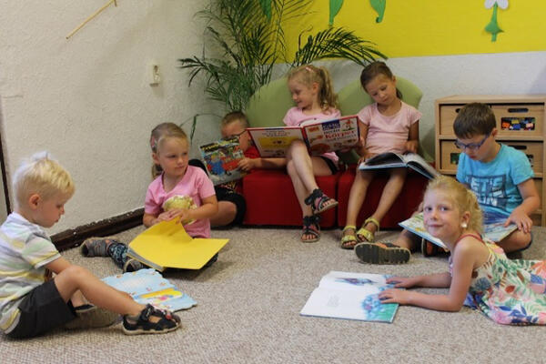 Bücherkoffer - Kindertagesstätte Ausleben "Schloss Trautenburg"