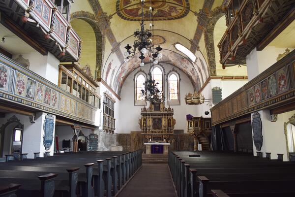 Blick in die Gröninger Martini-Kirche, die nicht nur recht groß, sondern auch recht prunkvoll ausgestattet ist.