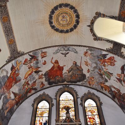 Die Deckenmalereien der Martini-Kirche in Grningen sind Motive aus dem Alten und Neuen Testament sowie Kopien, die Anfang des 20. Jahrhunderts beim Neubau des Kirchenschiffes aus dem Vorgngergebude kopiert worden sind. 