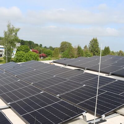 PV-Anlage auf der Sporthalle in Gr&ouml;ningen