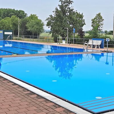 Freibad Gro&szlig;alsleben - neue Rutsche in Betrieb genommen