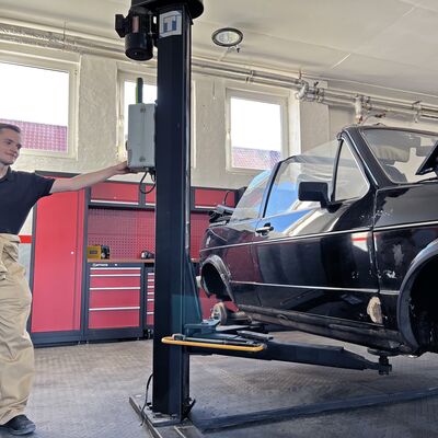 Moderne Werkstatträume zur Instandsetzung, Pflege und Wartung von Young- und Oldtimern im Landkreis Börde - Hemtschak Klassik