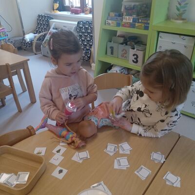 Selbstbestimmtes Lernen mit Aktionstabletts - Kita Ausleben