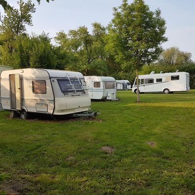 Wohnmobilstellplätze auf dem Campingplatz an der Bode in Gröningen (Harz/ Börde)