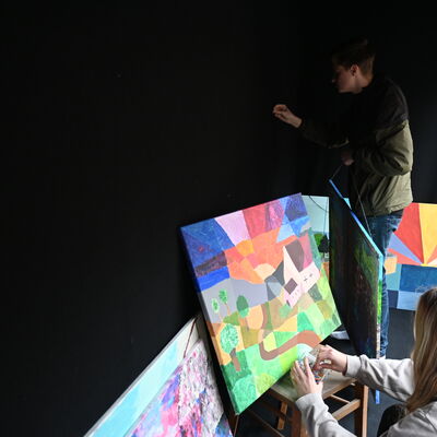 Aufbau einer Ausstellung durch den B&ouml;rdeCampus Gr&ouml;ningen