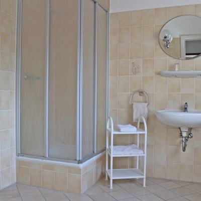 moderne WC-Rume fr jedes Pensionszimmer separat
