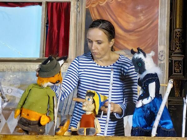 Kultur und Gemütlichkeit: Erfolgreiches Wochenende mit Puppentheater und Café - KirchplatzVier e.V.