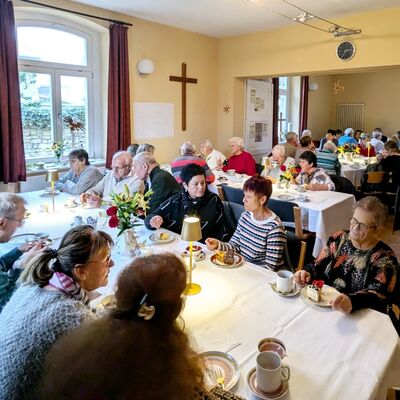 Kultur und Gem&uuml;tlichkeit: Erfolgreiches Wochenende mit Puppentheater und Caf&eacute; - KirchplatzVier e.V.
