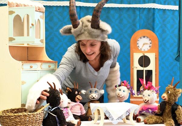 Figurentheater am KirchplatzVier - Der Wolf und die 7 Geißlein