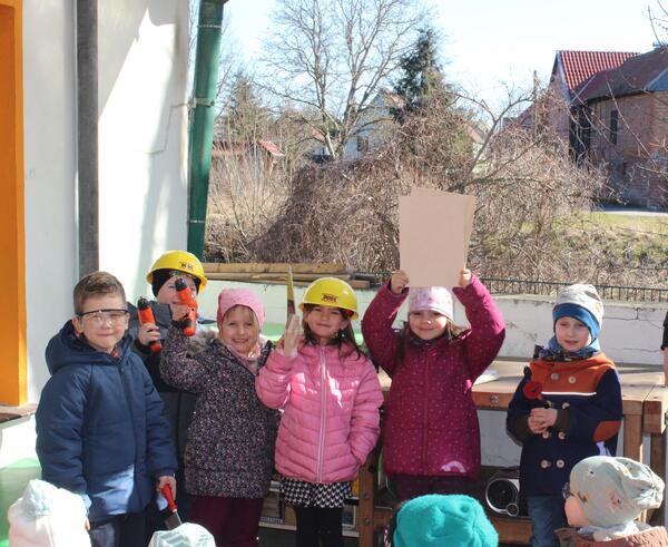 Betreten der Baustelle nur für Kinder - Erwachsenen nur in Begleitung von Kindern - Kita Krottorf