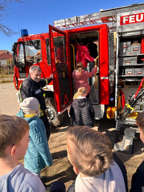 Tatütata - die Feuerwehr im Hort »Villa Einstein«, Ausleben