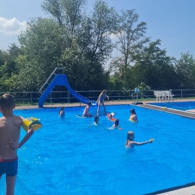 Freibadbesuch in Großalsleben: Ein großzügiges Geschenk zum Kindertag - Hort Gröningen