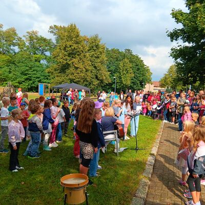 Buntes Lichterfest der Kinder in Kroppenstedt begeistert Familien - MGH Kroppenstedt