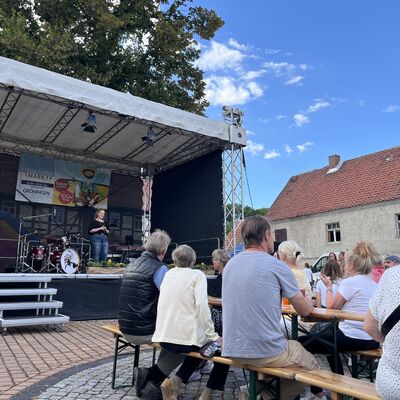 Live-Musik auf dem Feierabendmarkt Westliche Börde
