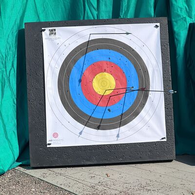 Bogenschießen wie die Großen - der Schützenverein Gröningen zu Gast im Hort der Kita »Bodespatzen«