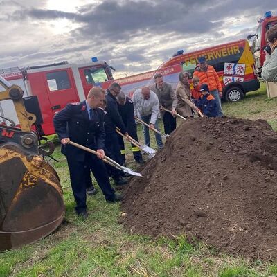 Spatenstich f&uuml;r das Feuerwehrhaus der Ortsfeuerwehr Wulferstedt