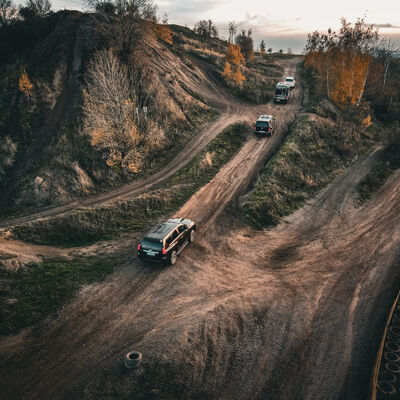 SUV im Gel&auml;nde - Offroad-Training auf der 7-km-Strecke der AREA 39
