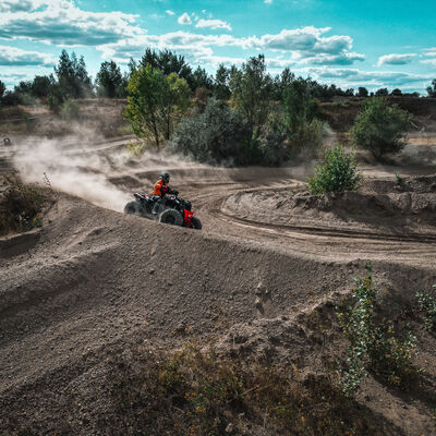 ATV/Quad beim freien Fahren im Offroadpark Sachsen-Anhalt