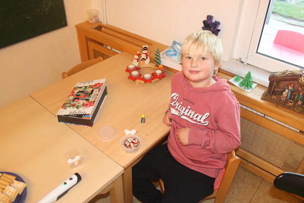 Kinder schenken Hoffnung: Kita-Klettermax-Kinder überraschen krebskranke Kinder mit selbstgestalteten Weihnachtstüten