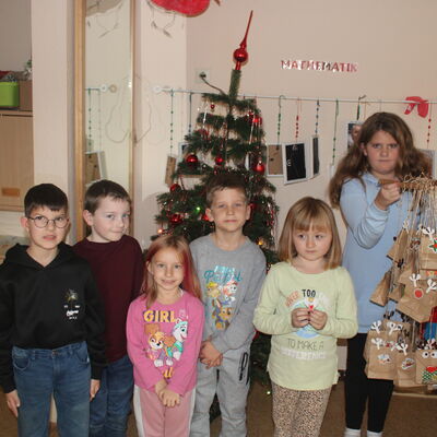 Kinder schenken Hoffnung: Kita-Klettermax-Kinder &uuml;berraschen krebskranke Kinder mit selbstgestalteten Weihnachtst&uuml;ten