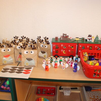Kinder schenken Hoffnung: Kita-Klettermax-Kinder &uuml;berraschen krebskranke Kinder mit selbstgestalteten Weihnachtst&uuml;ten