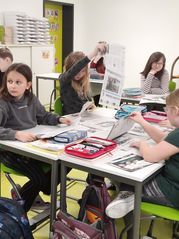 Medienprojekt &raquo;Medienklasse&laquo; - Grundsch&uuml;ler der Friedrich-Hoffmann-Grundschule Gr&ouml;ningen lesen Zeitung