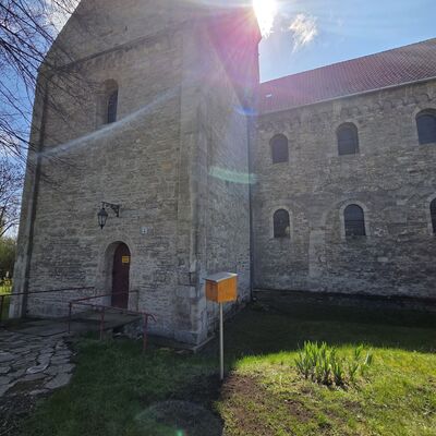 Klostergarten St. Vitus in Kloster Gr�ningen: Stempelkasten f�r alle G�ste