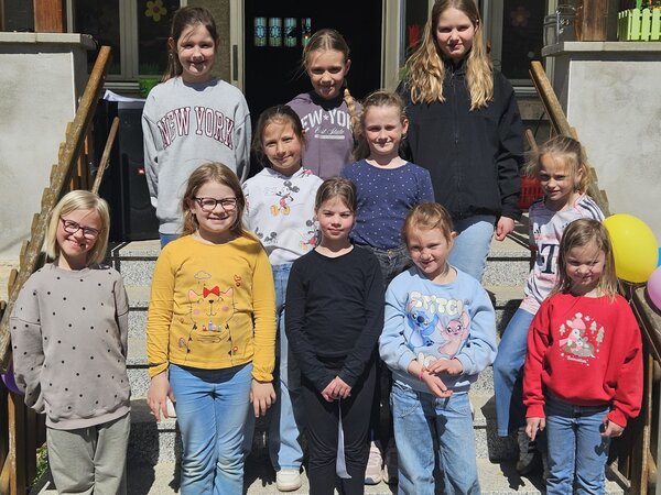 Kinder des Hortes &raquo;Villa Einstein&laquo; in Ausleben feiern Gemeinschaft